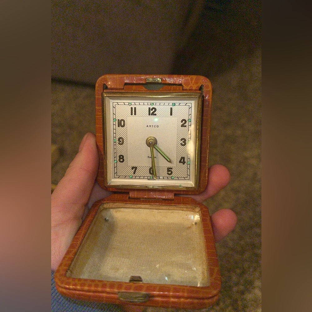 Vintage Travel clock. Unsure if it works
